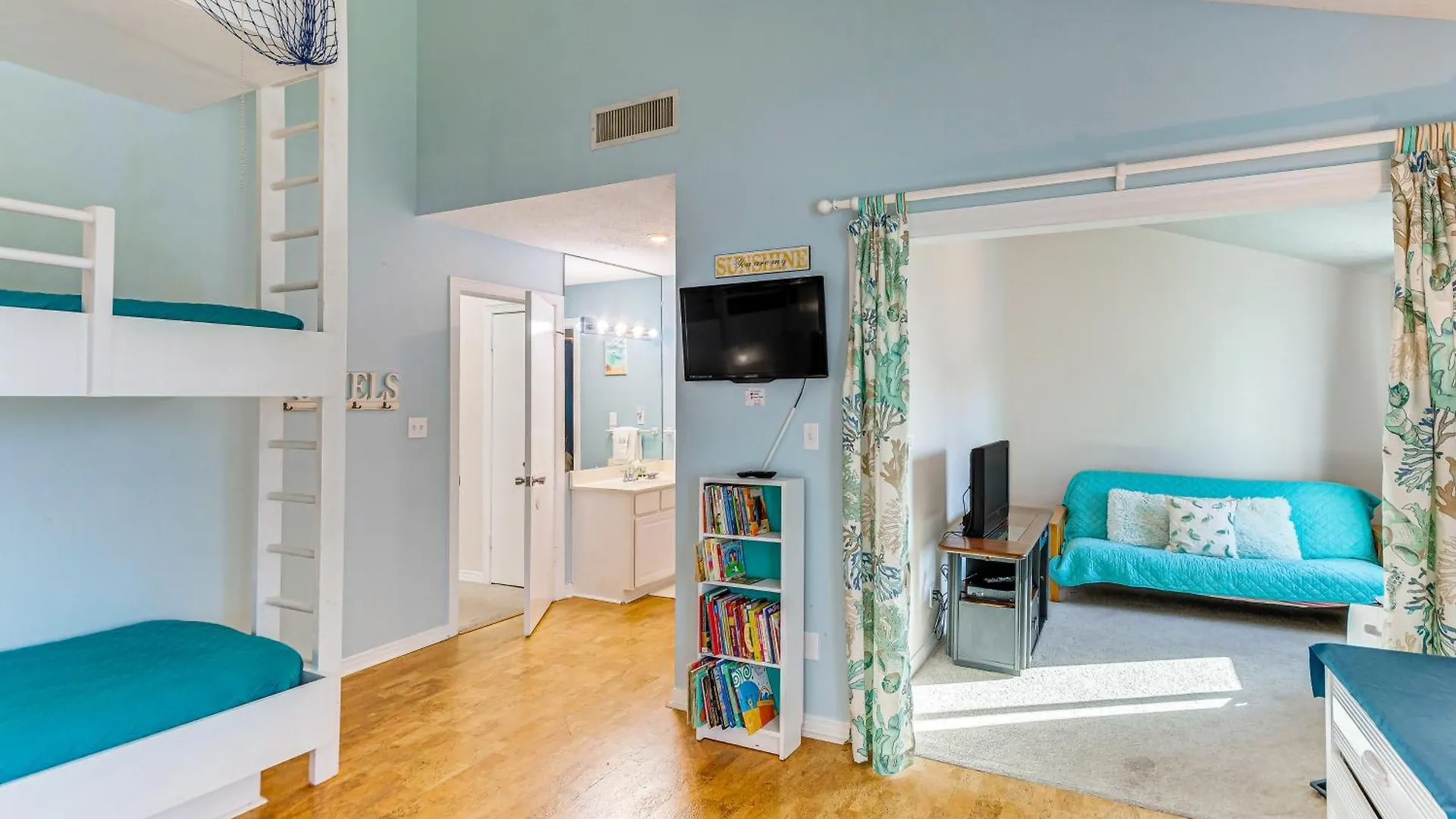 Beachfront Destin Townhome With Pool Access Holiday home