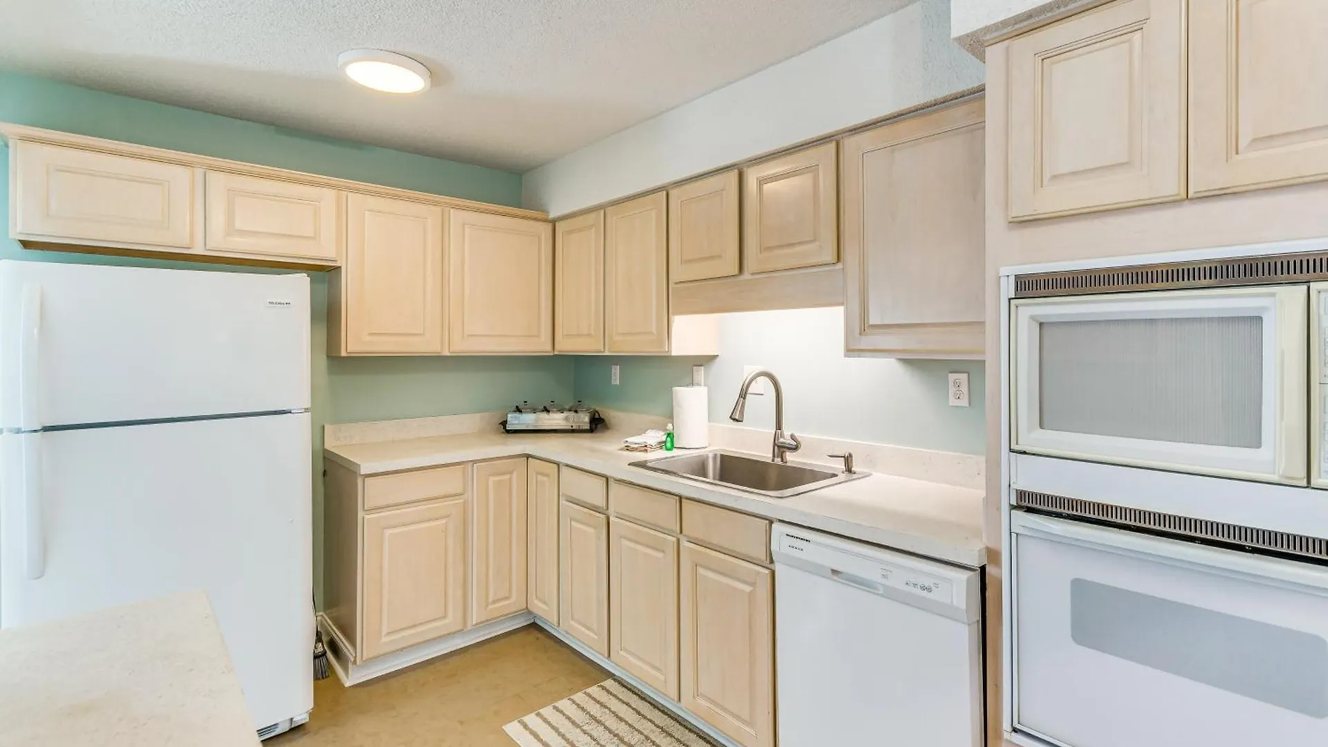Beachfront Destin Townhome With Pool Access Holiday home